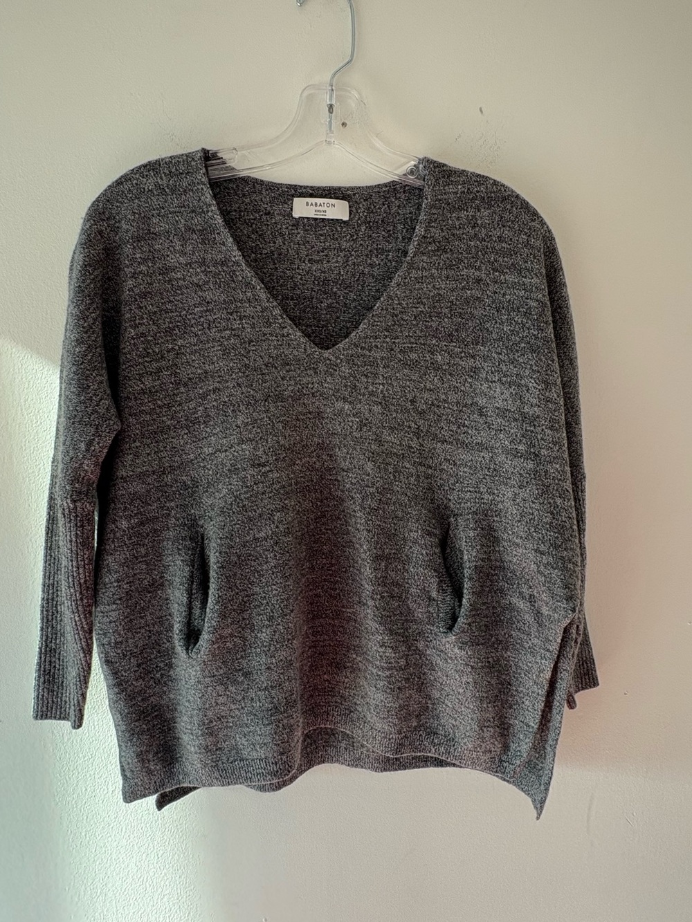 Aritzia Babaton Baylor Sweater V-Neck Relaxed Knit front welt pockets grey - Picture 3 of 11